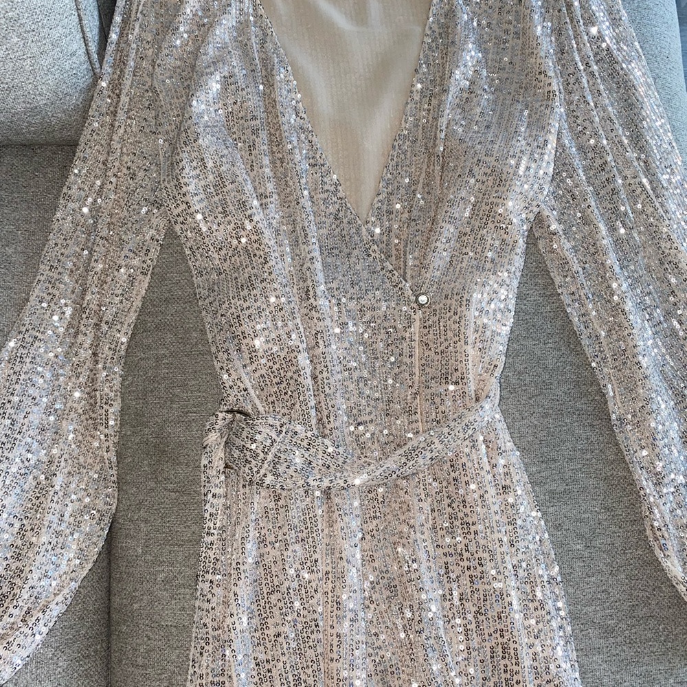 Small silver sequin wrap holiday dress - Picture 5 of 6